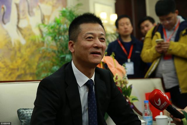 　　　　关于莎士比亚的戏剧创作回属，这与前阵子闹得沸沸扬扬的方船夫韩冷之争实属近似，方船夫质疑韩冷的创作并不是已出，而是有人代写，韩冷也拿不出证据证实本身清白。